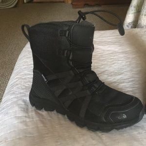 Northface boys size 3 boots